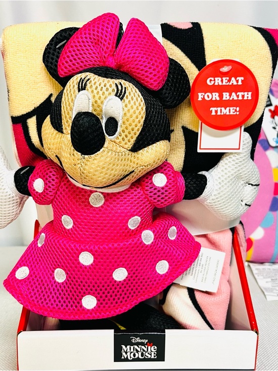 Disney Minnie Mouse Bath Towel and Bath Buddies Set with Minnie Mouse Pillow - Picture 3 of 7